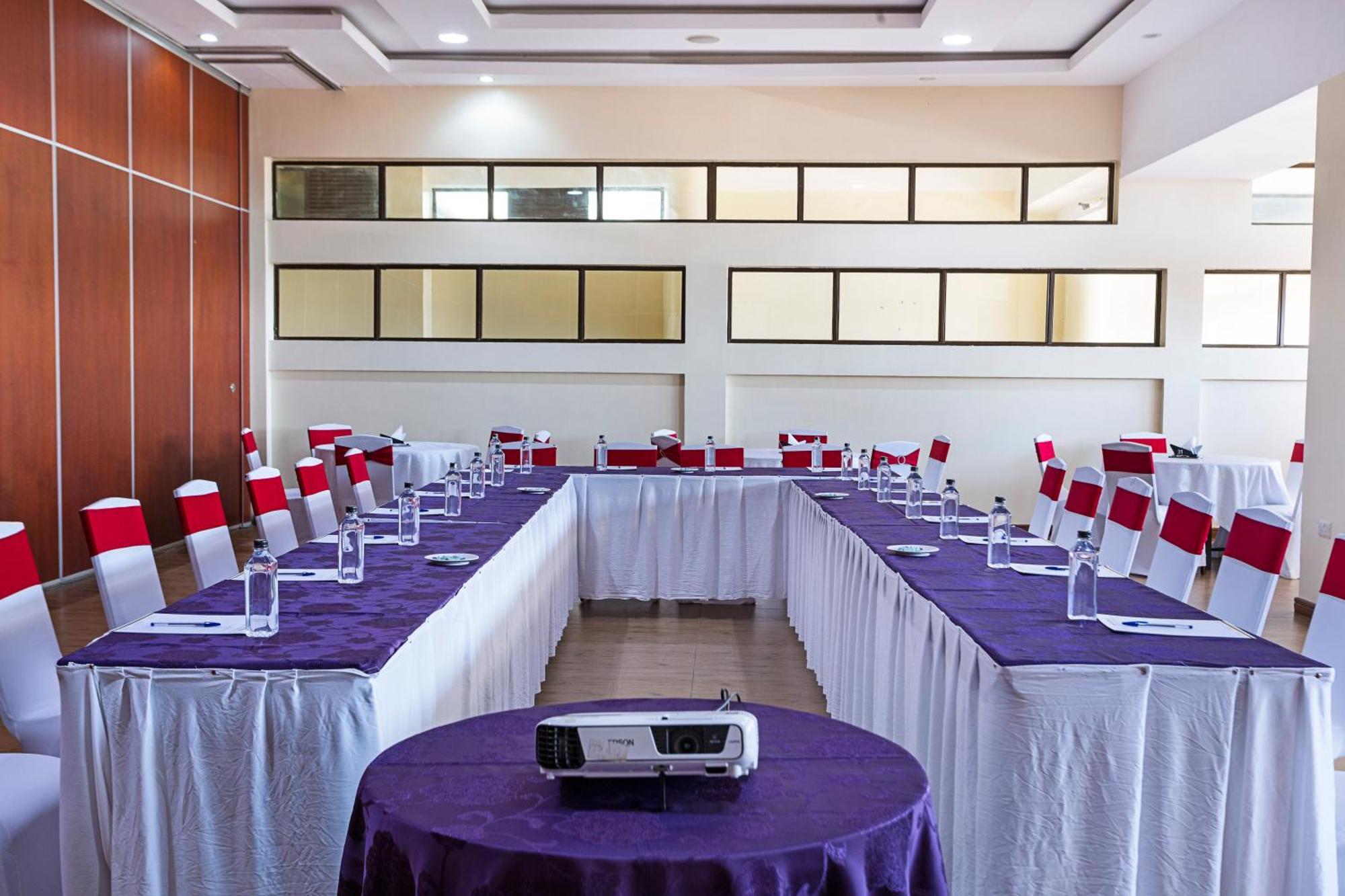 Verona Hotel&Conference Center Ruiru Esterno foto